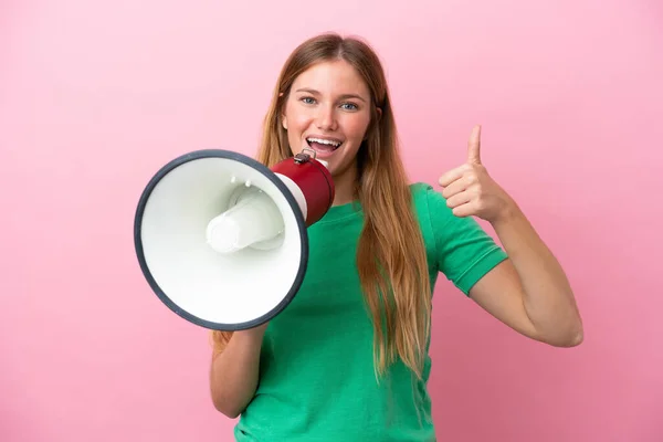 Young Blonde Woman Isolated Pink Background Shouting Megaphone Pointing Side — Stock Photo, Image