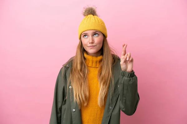 Junge Blonde Frau Trägt Winterjacke Isoliert Auf Rosa Hintergrund Mit — Stockfoto