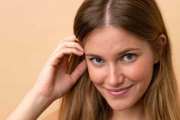 Portret Pięknej Blondynki Tle Izotopowym — Zdjęcie stockowe