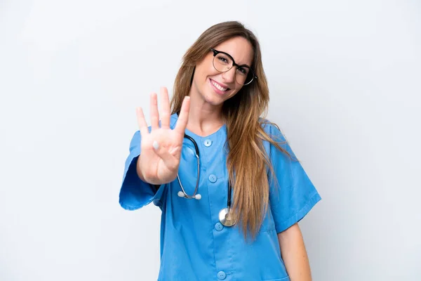 若いです外科医の女性隔離上の青の背景幸せとカウント4とともに指 — ストック写真