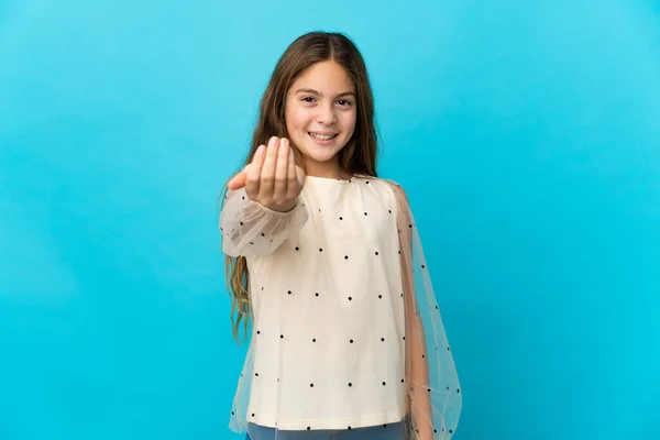 Menina Sobre Fundo Azul Isolado Convidando Para Vir Com Mão — Fotografia de Stock