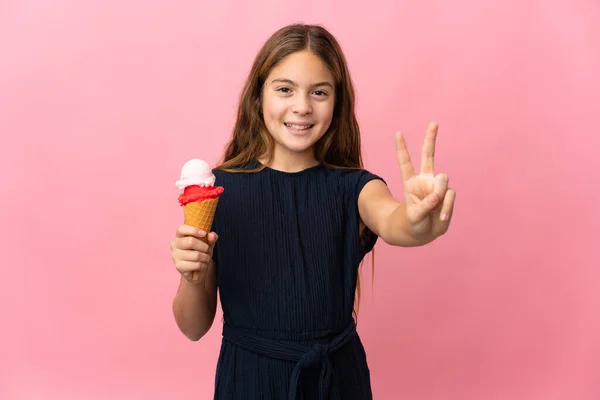 Barn Med Cornet Glass Över Isolerad Rosa Bakgrund Ler Och — Stockfoto