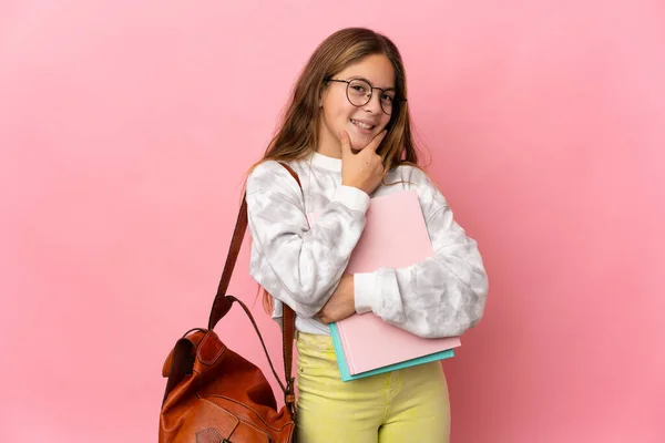 Estudante Menina Sobre Isolado Fundo Rosa Feliz Sorrindo — Fotografia de Stock