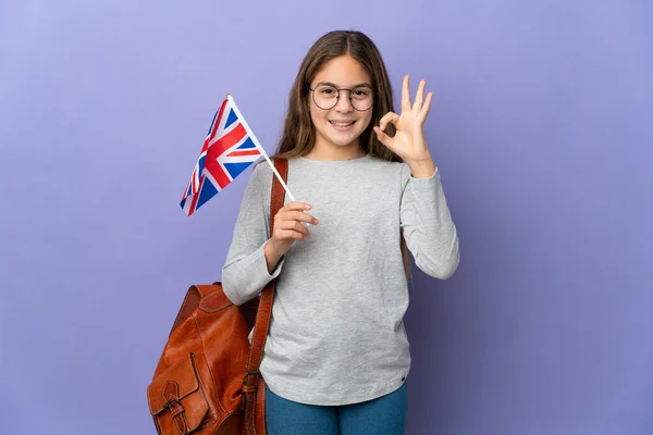 Dítě Držící Britskou Vlajku Nad Izolovaným Pozadím Ukazatelem Prsty — Stock fotografie