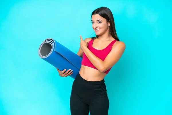 Joven Mujer Caucásica Deportiva Que Clases Yoga Mientras Sostiene Una — Foto de Stock