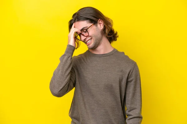 Caucasian Handsome Man Isolated Yellow Background Laughing — Stockfoto