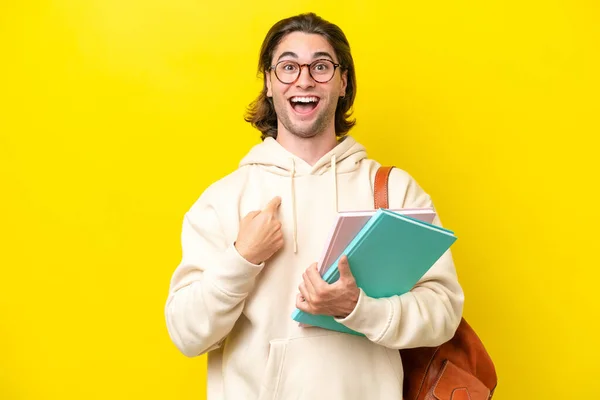 Junge Studentin Schöner Mann Isoliert Auf Gelbem Hintergrund Mit Überraschendem — Stockfoto