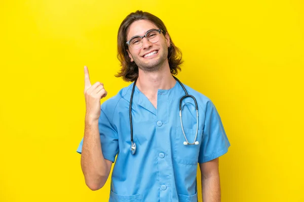 Young Surgeon Caucasian Man Isolated Yellow Background Showing Lifting Finger — Stock Photo, Image