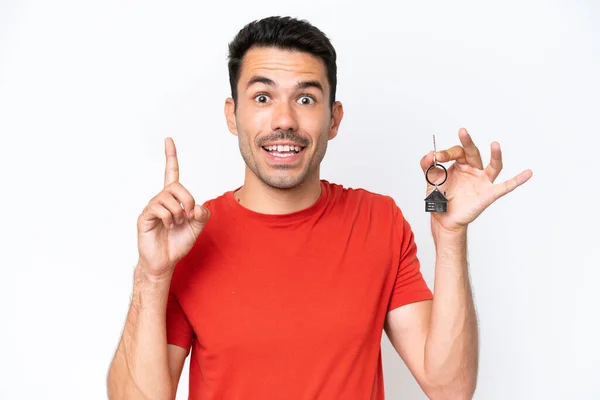 Jovem Bonito Homem Segurando Casa Chaves Isolado Mais Isolado Branco — Fotografia de Stock