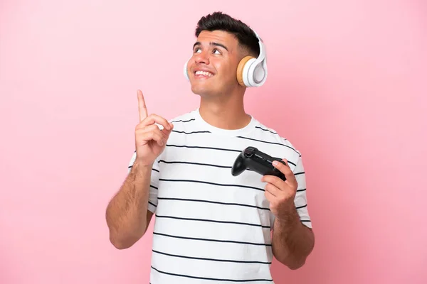 Young Handsome Man Playing Video Game Controller Isolated Pink Background — Φωτογραφία Αρχείου