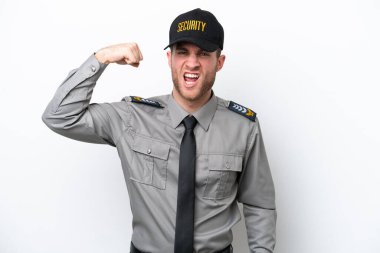 Beyaz arka planda izole edilmiş beyaz bir adam güçlü bir jest yapıyor.