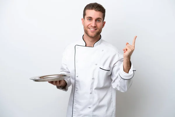Jeune Chef Caucasien Avec Plateau Isolé Sur Fond Blanc Montrant — Photo