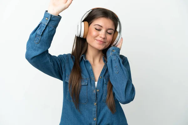 Joven Mujer Caucásica Aislada Sobre Fondo Blanco Escuchando Música Bailando — Foto de Stock