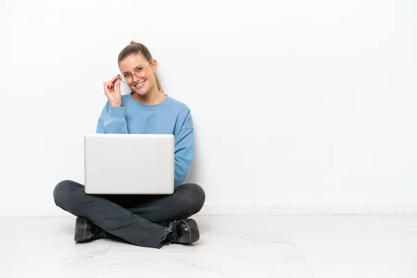 Young Woman Laptop Sitting Floor Glasses Happy — Stockfoto