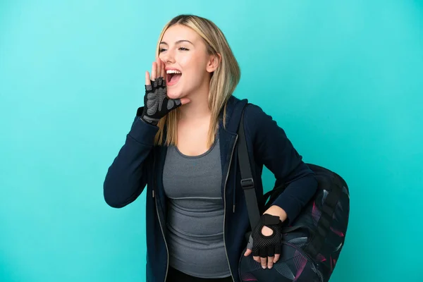 Young Sport Woman Sport Bag Isolated Blue Background Shouting Mouth — Stock Photo, Image