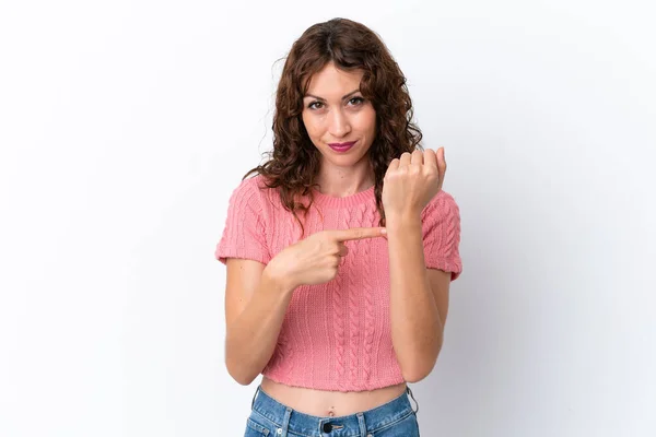 Jonge Vrouw Met Krullend Haar Geïsoleerd Witte Achtergrond Het Maken — Stockfoto