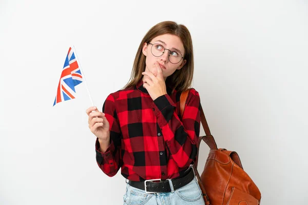 Jovem Segurando Uma Bandeira Reino Unido Isolada Fundo Azul Com — Fotografia de Stock