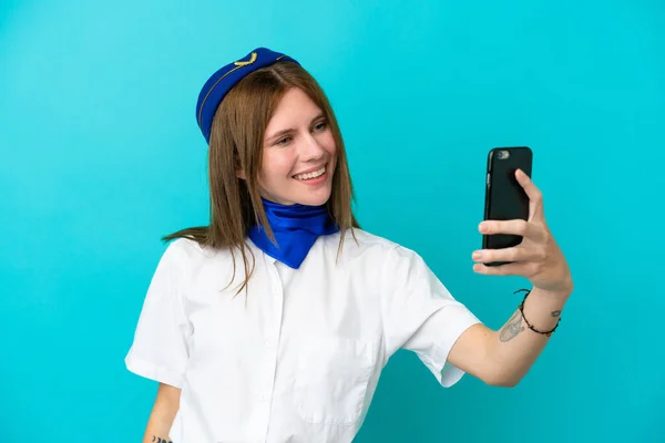 Hôtesse Air Femme Anglaise Isolé Sur Fond Bleu Faire Selfie — Photo