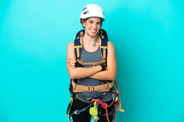Joven Escaladora Italiana Aislada Sobre Fondo Azul Manteniendo Los Brazos —  Fotos de Stock