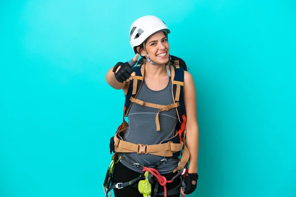 Joven Escaladora Italiana Aislada Sobre Fondo Azul Con Pulgares Hacia —  Fotos de Stock