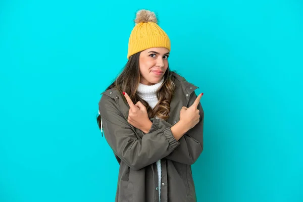 Mujer Italiana Joven Con Chaqueta Invierno Sombrero Aislado Sobre Fondo — Foto de Stock