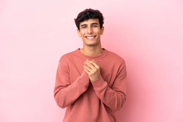 Mladý Argentinský Muž Izolovaný Růžovém Pozadí Smíchem — Stock fotografie