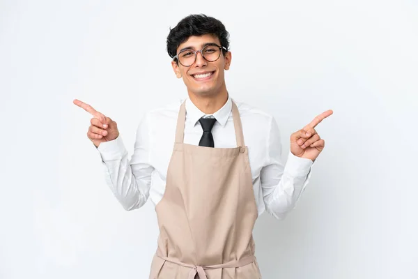 Restaurant Argentijnse Ober Geïsoleerd Witte Achtergrond Wijzend Vinger Naar Lateralen — Stockfoto