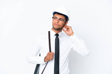 Miğferli ve elinde planları olan Brezilyalı mimar şüpheleri var.