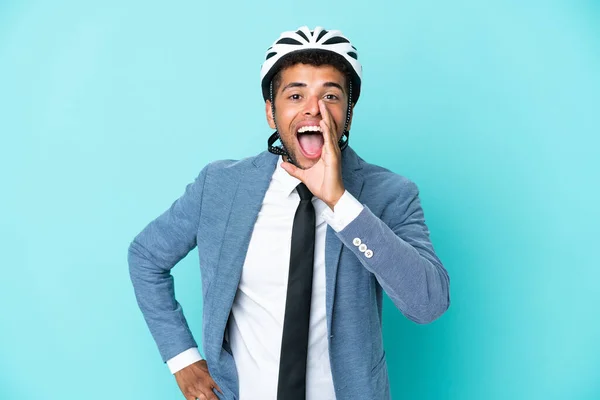 Молодий Бізнесмен Бразилії Шоломом Велосипеді Ізольований Синьому Фоні Відкритим Ротом — стокове фото