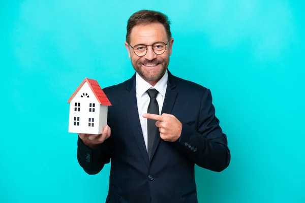 Real Estate Middle Age Agent Man Isolated Blue Background Pointing —  Fotos de Stock