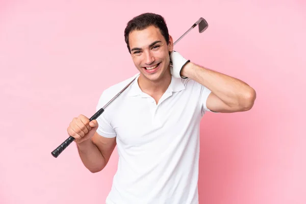 Jonge Golfer Speler Man Geïsoleerd Roze Achtergrond Lachen — Stockfoto