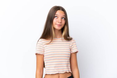 Beyaz arka planda izole edilmiş küçük beyaz bir kız.