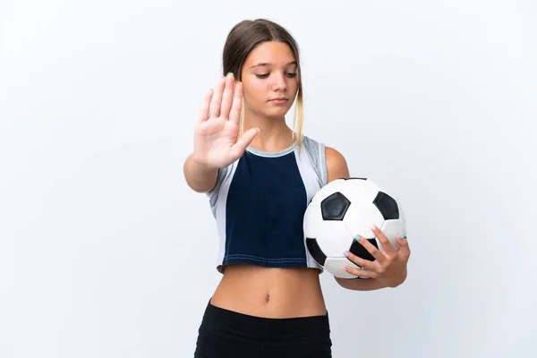 배경에서 고립된 축구를 코카서스 소녀가 제스처를 멈추고 실망했다 — 스톡 사진