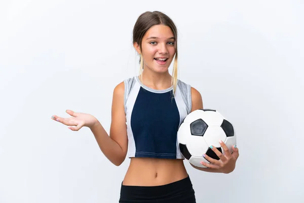 Menina Caucasiana Jogar Futebol Isolado Fundo Branco Com Expressão Facial — Fotografia de Stock