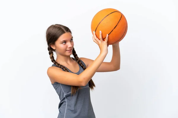 小さなCaucasian女の子隔離されました上のホワイトバックプレイバスケットボール — ストック写真