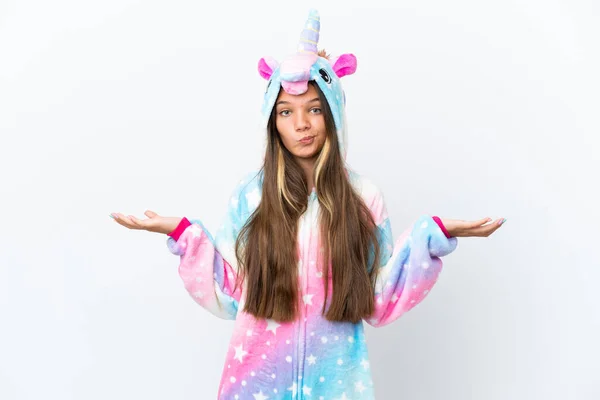 Niña Caucásica Usando Pijama Unicornio Aislado Sobre Fondo Blanco Teniendo — Foto de Stock