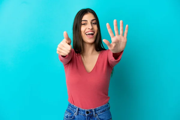 Jonge Blanke Vrouw Geïsoleerd Blauwe Achtergrond Tellen Zes Met Vingers — Stockfoto