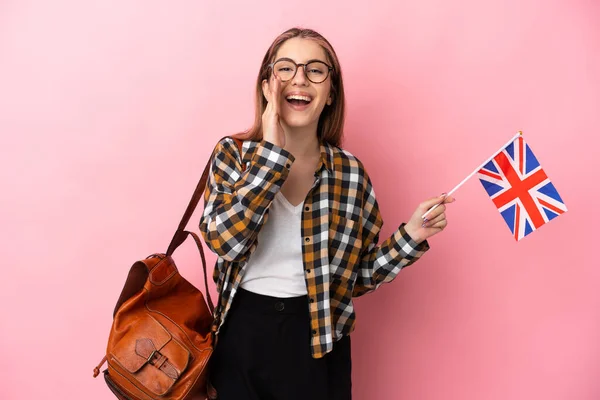 Mujer Hispana Joven Sosteniendo Una Bandera Del Reino Unido Aislada — Foto de Stock