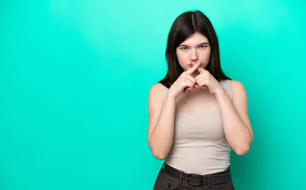 Jovem Mulher Russa Isolada Fundo Verde Mostrando Sinal Gesto Silêncio — Fotografia de Stock