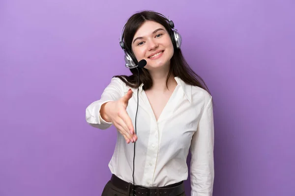 Telemarketer Mujer Rusa Trabajando Con Auricular Aislado Sobre Fondo Púrpura —  Fotos de Stock