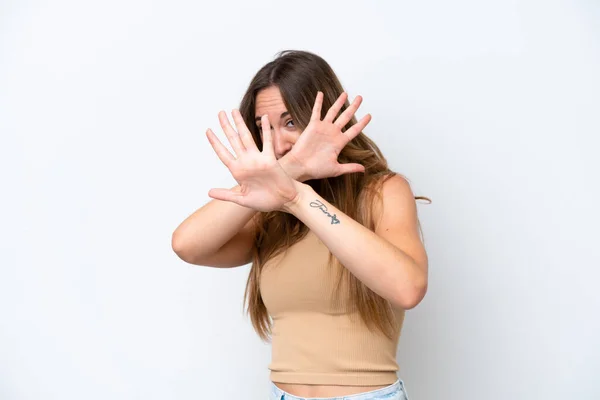 Beyaz Arka Planda Izole Edilmiş Genç Beyaz Kadın Ellerini Öne — Stok fotoğraf