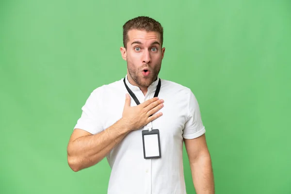 Young Caucasian Man Card Isolated Green Chroma Background Surprised Shocked — Stock Photo, Image