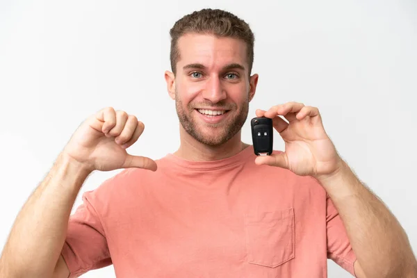 Young Caucasian Man Holding Car Keys Isolated White Background Proud — Foto Stock