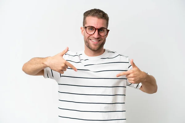 Ung Vacker Kaukasisk Man Isolerad Vit Bakgrund Stolt Och Självbelåten — Stockfoto