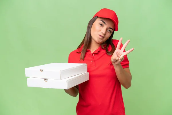 ピザ配達Caucasian女性ともに仕事の制服ピザボックスを拾う隔離された緑のクロマ背景幸せなとカウント3とともに指 — ストック写真
