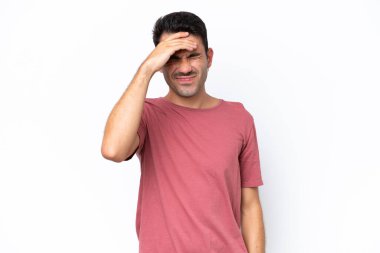 Genç, yakışıklı, soyutlanmış, başı ağrıyan beyaz bir adam.