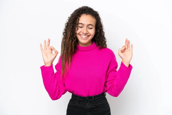 Mujer Árabe Joven Aislada Sobre Fondo Blanco Pose Zen —  Fotos de Stock