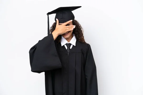 Молодая Выпускница Университета Арабская Женщина Изолирована Белом Фоне Закрывая Глаза — стоковое фото