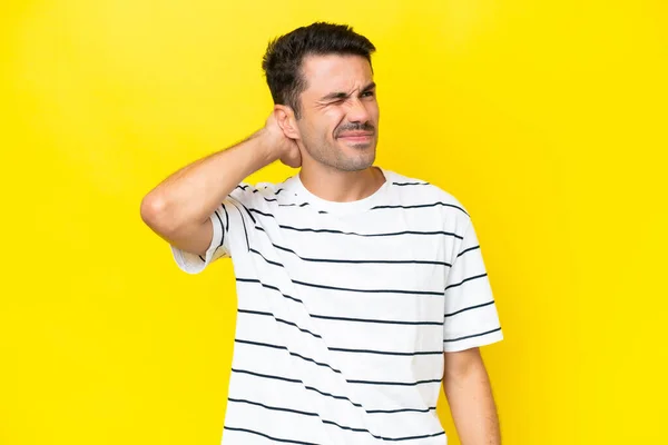 Jonge Knappe Man Geïsoleerde Gele Achtergrond Met Neckache — Stockfoto