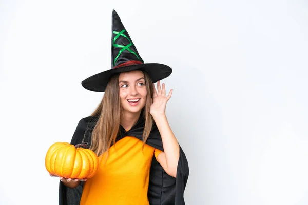 Giovane Donna Caucasica Costume Strega Che Tiene Una Zucca Isolata — Foto Stock